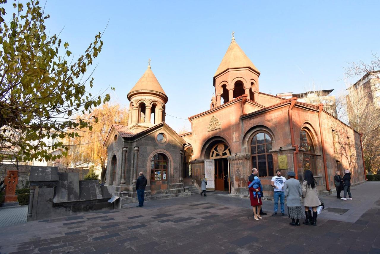 Hotel In Center Of Yerevan Exterior photo
